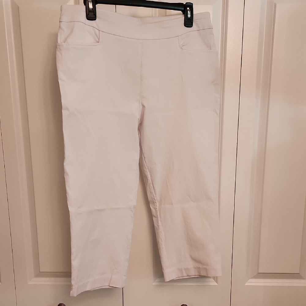 Time and Tru Women's Light Cream Capris